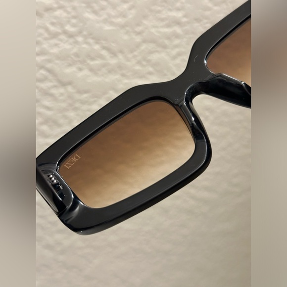 DEZI Read The Room Sunglasses - Picture 5 of 16